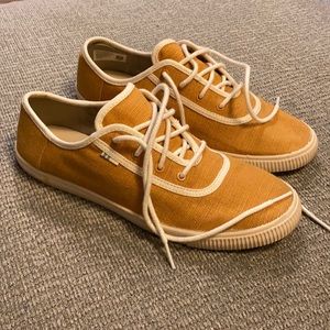 TOMS Size 8 Marigold Sneaker